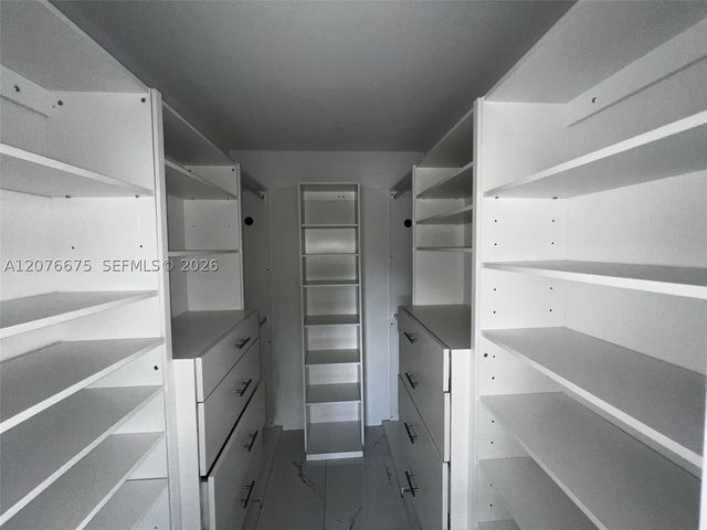18755 NW 62nd Ave 204, Hialeah, FL 33015