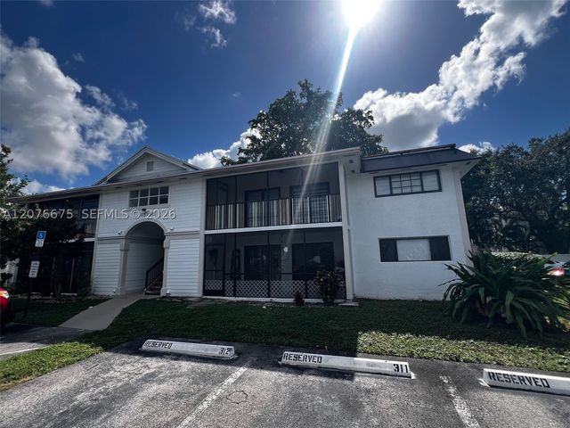 18755 NW 62nd Ave 204, Hialeah, FL 33015