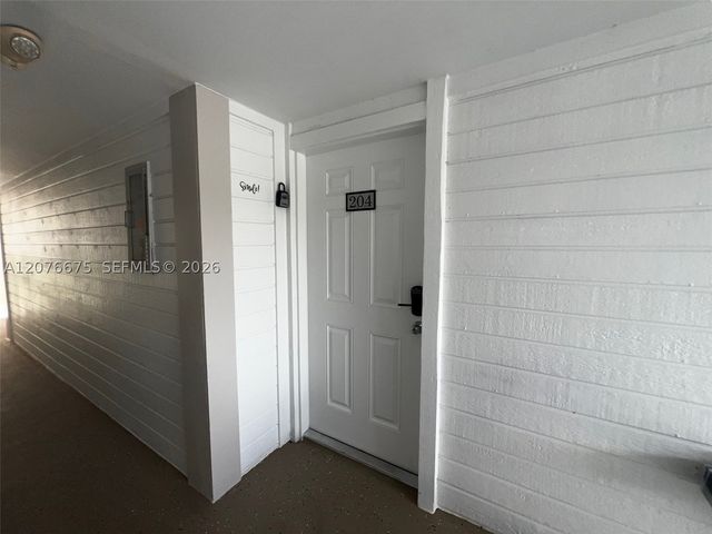 18755 NW 62nd Ave 204, Hialeah, FL 33015