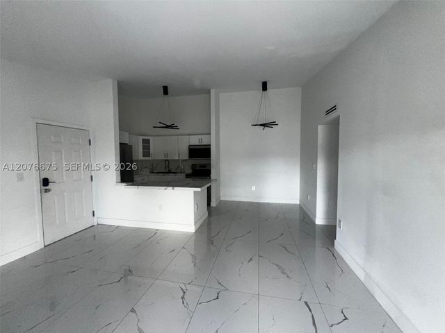 18755 NW 62nd Ave 204, Hialeah, FL 33015