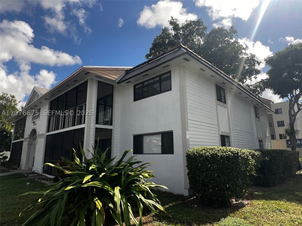 18755 NW 62nd Ave 204, Hialeah, FL 33015