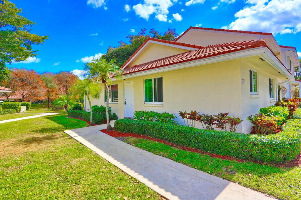 6459 Boca Circle, Boca Raton, FL 33433