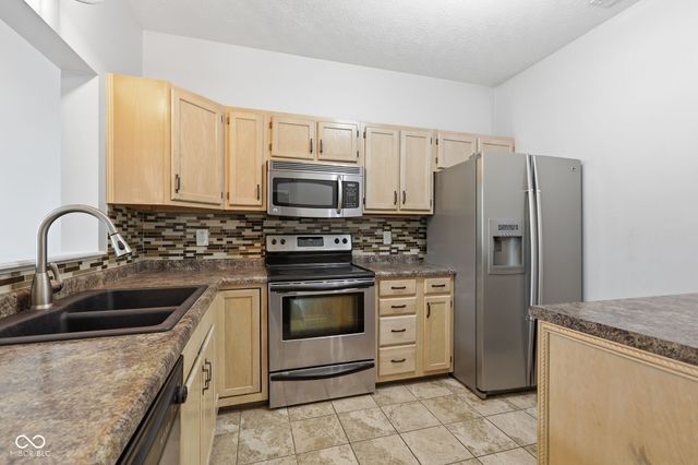 8016 Windham Lake Way, Indianapolis, IN 46214