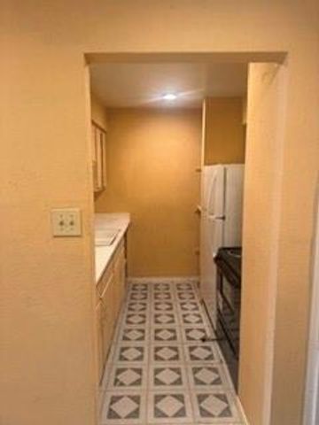 7200 Clarewood Drive 1, Houston, TX 77036