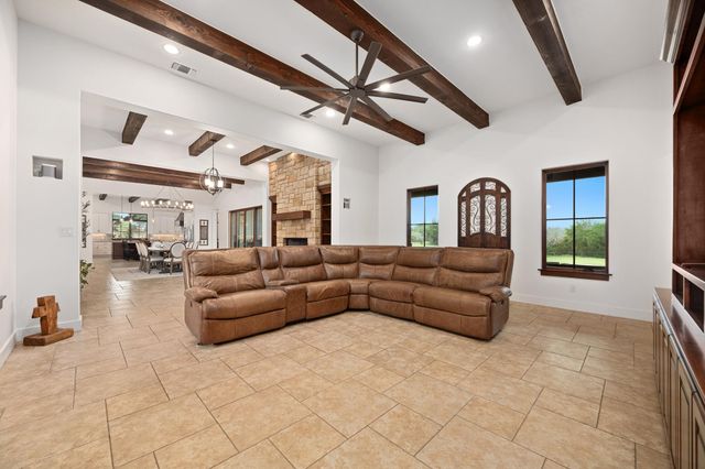 101 Shady Oaks TRL, Liberty Hill, TX 78642