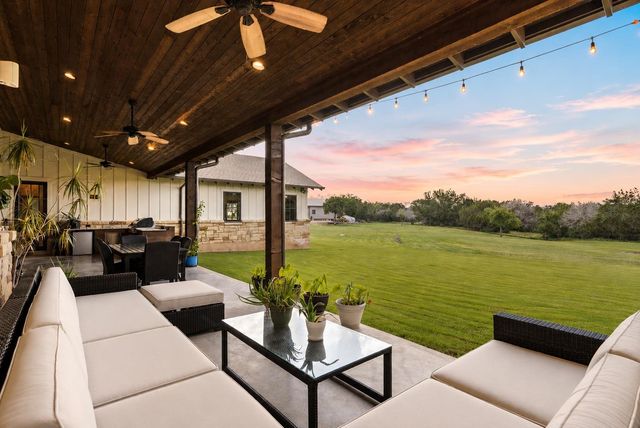 101 Shady Oaks TRL, Liberty Hill, TX 78642