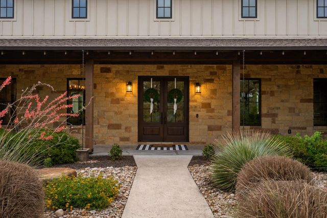 101 Shady Oaks TRL, Liberty Hill, TX 78642
