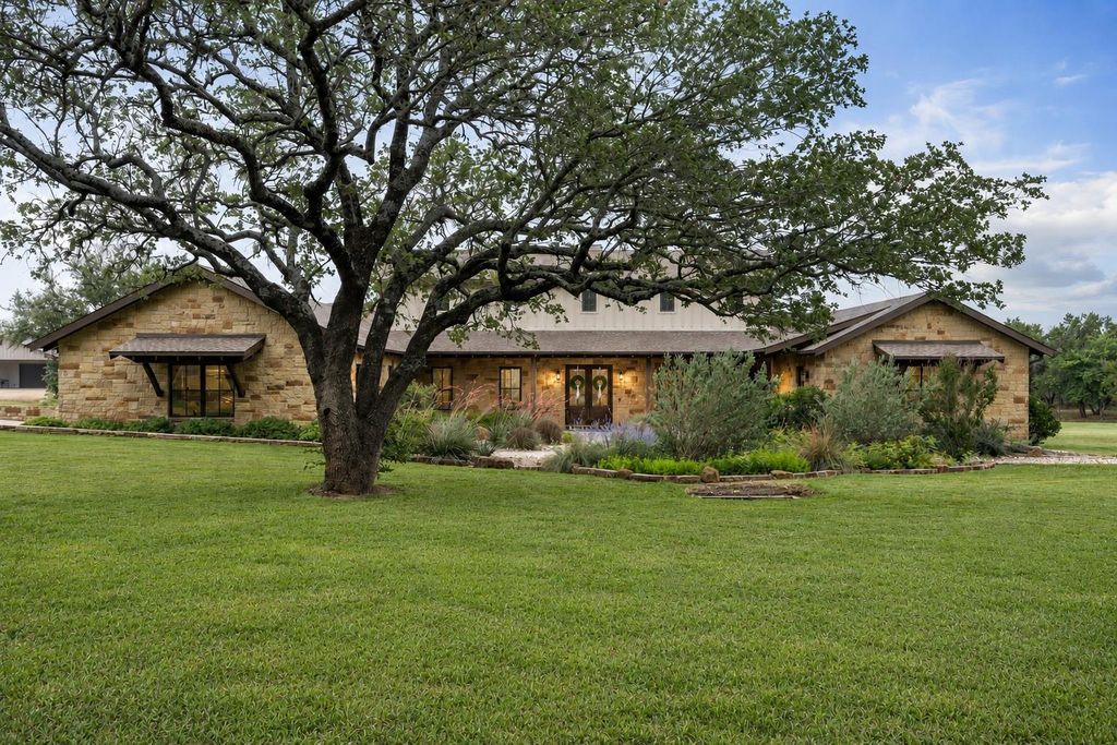 101 Shady Oaks TRL, Liberty Hill, TX 78642