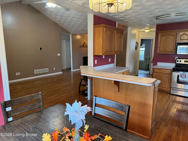 350 Jade Dr, Shepherdsville, KY 40165