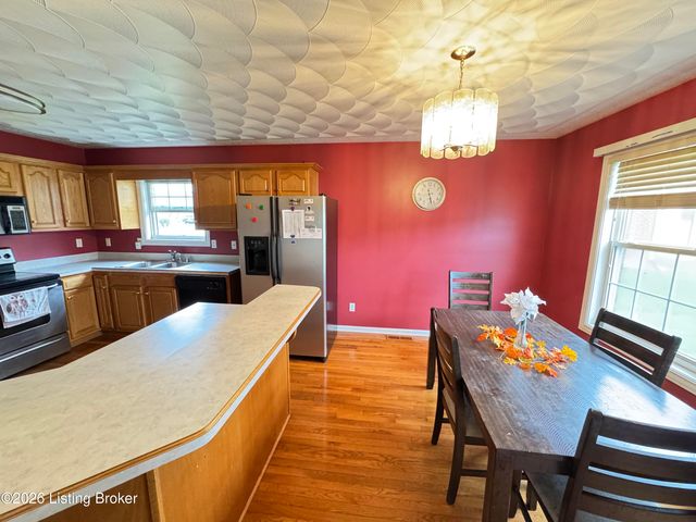350 Jade Dr, Shepherdsville, KY 40165