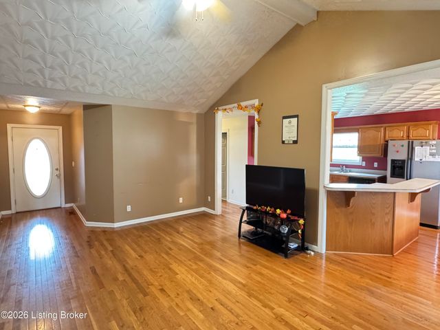 350 Jade Dr, Shepherdsville, KY 40165