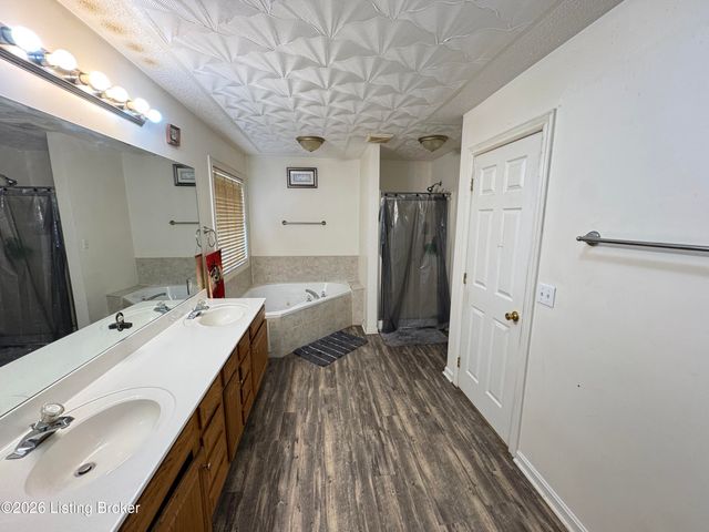 350 Jade Dr, Shepherdsville, KY 40165