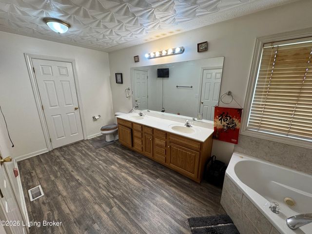 350 Jade Dr, Shepherdsville, KY 40165