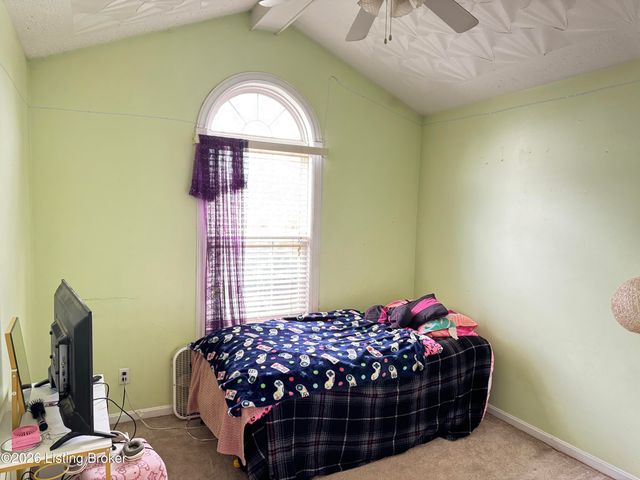 350 Jade Dr, Shepherdsville, KY 40165