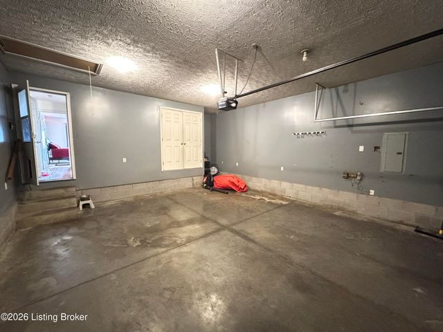 350 Jade Dr, Shepherdsville, KY 40165