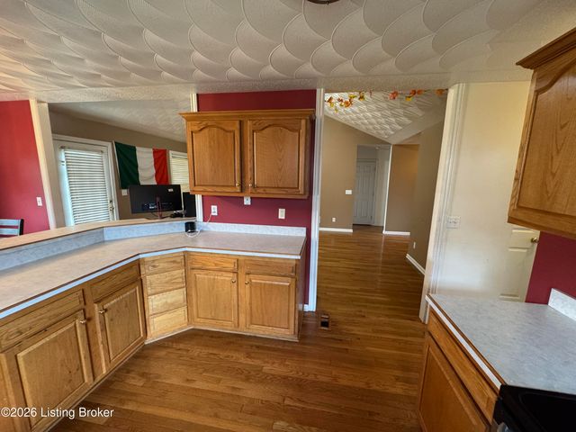 350 Jade Dr, Shepherdsville, KY 40165