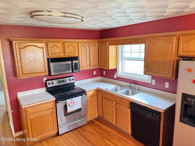 350 Jade Dr, Shepherdsville, KY 40165