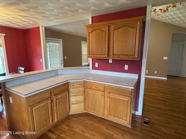 350 Jade Dr, Shepherdsville, KY 40165