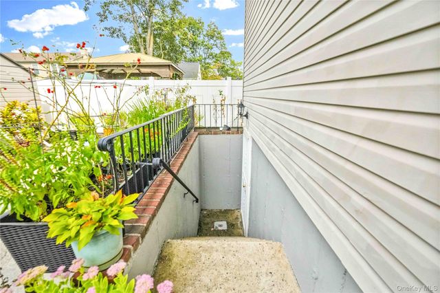 402 Clinton Avenue, Rockville Centre, NY 11570
