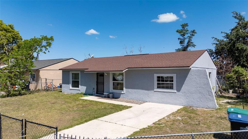 Image 2 of property listing at 7807 PINE HAWK LANE, Orlando, FL 32822