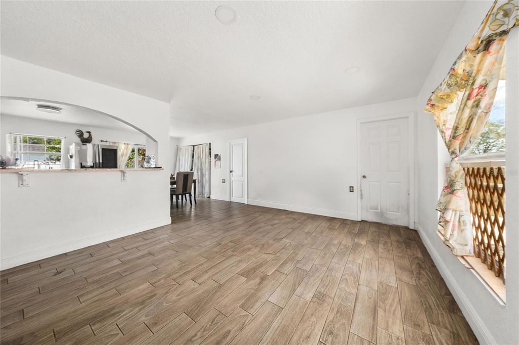 Image 11 of property listing at 7807 PINE HAWK LANE, Orlando, FL 32822