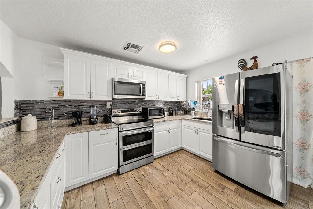 Image 15 of property listing at 7807 PINE HAWK LANE, Orlando, FL 32822