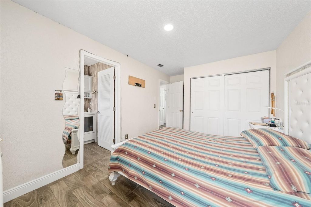 Image 20 of property listing at 7807 PINE HAWK LANE, Orlando, FL 32822