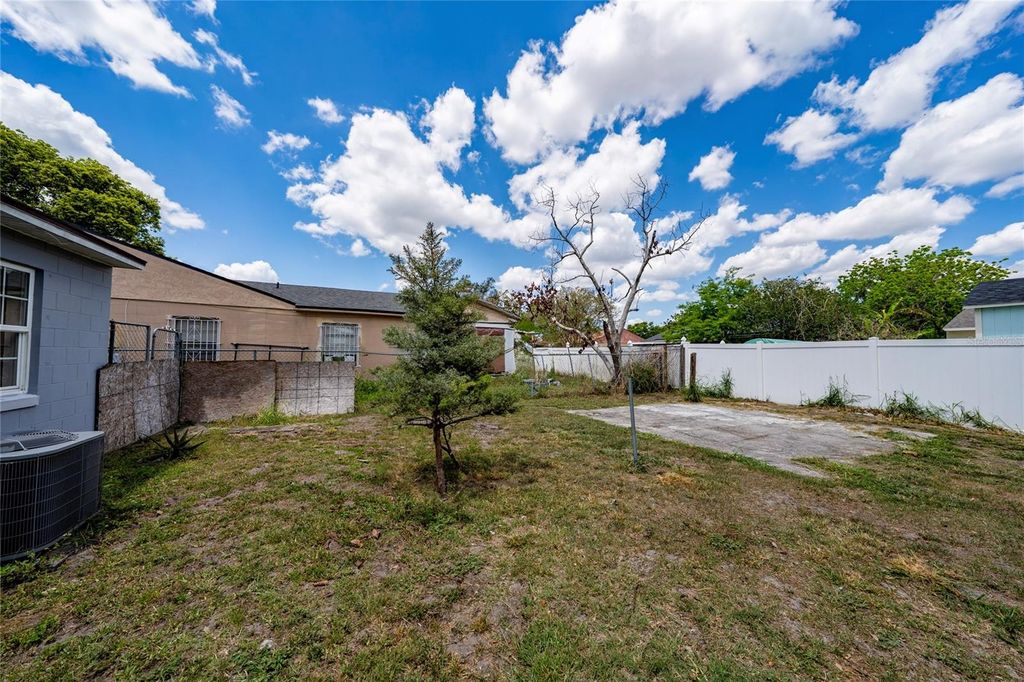 Image 7 of property listing at 7807 PINE HAWK LANE, Orlando, FL 32822