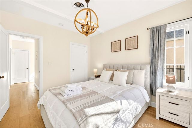 827 Hauser Blvd, Los Angeles, CA 90036