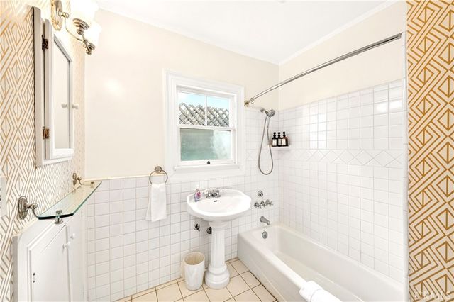 827 Hauser Blvd, Los Angeles, CA 90036