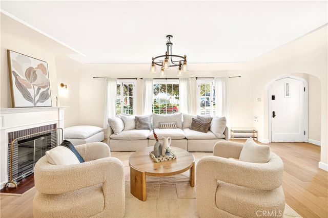 827 Hauser Blvd, Los Angeles, CA 90036