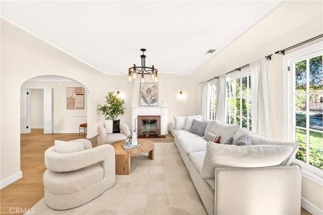 827 Hauser Blvd, Los Angeles, CA 90036