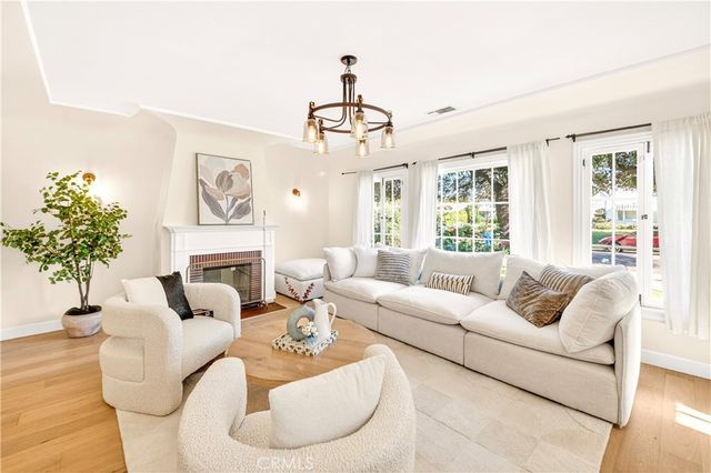 827 Hauser Blvd, Los Angeles, CA 90036