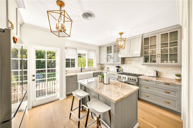827 Hauser Blvd, Los Angeles, CA 90036