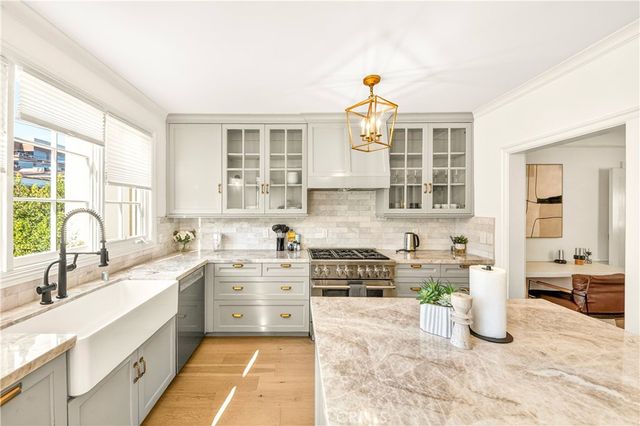 827 Hauser Blvd, Los Angeles, CA 90036
