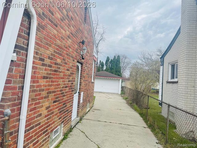 28741 Kathryn Street, Garden City, MI 48135
