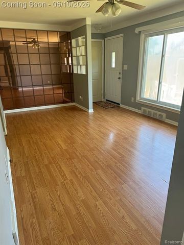 28741 Kathryn Street, Garden City, MI 48135