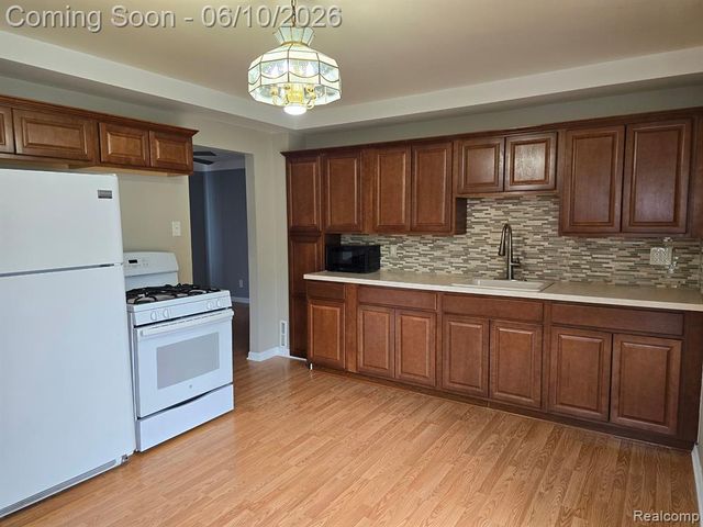 28741 Kathryn Street, Garden City, MI 48135