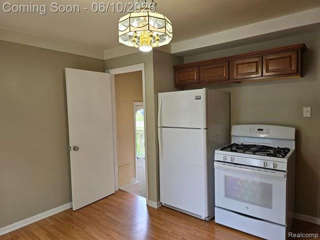 28741 Kathryn Street, Garden City, MI 48135
