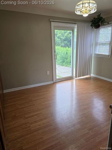 28741 Kathryn Street, Garden City, MI 48135
