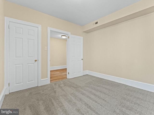 32 S BROADWAY, Pitman, NJ 08071