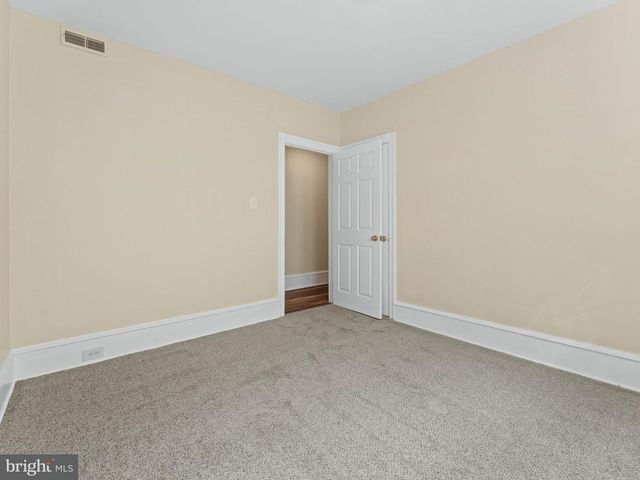 32 S BROADWAY, Pitman, NJ 08071