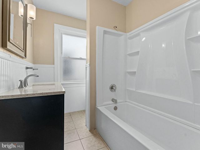 32 S BROADWAY, Pitman, NJ 08071