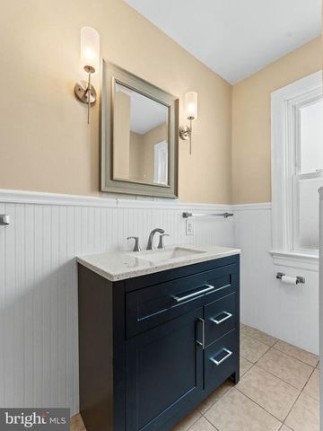 32 S BROADWAY, Pitman, NJ 08071