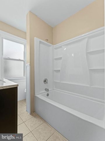 32 S BROADWAY, Pitman, NJ 08071