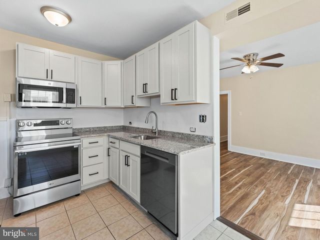 32 S BROADWAY, Pitman, NJ 08071