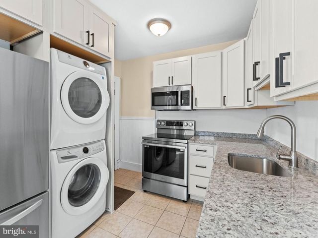 32 S BROADWAY, Pitman, NJ 08071