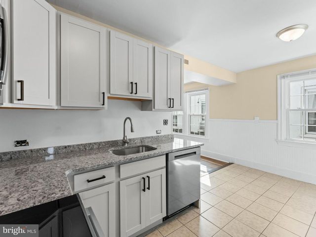 32 S BROADWAY, Pitman, NJ 08071