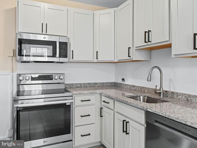 32 S BROADWAY, Pitman, NJ 08071
