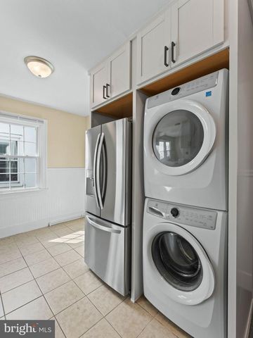 32 S BROADWAY, Pitman, NJ 08071